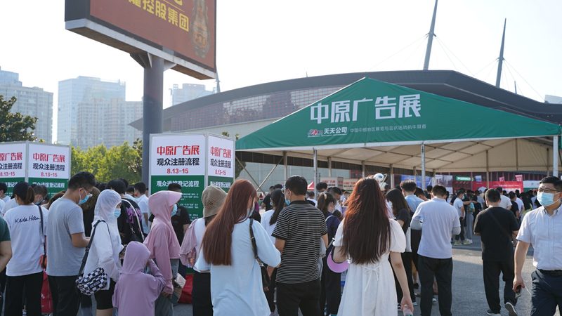 在众多logo设计素材网站中，我们可以将其大致分为以下几类：